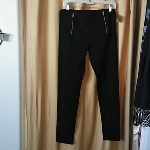 Woman's cigarette black pants